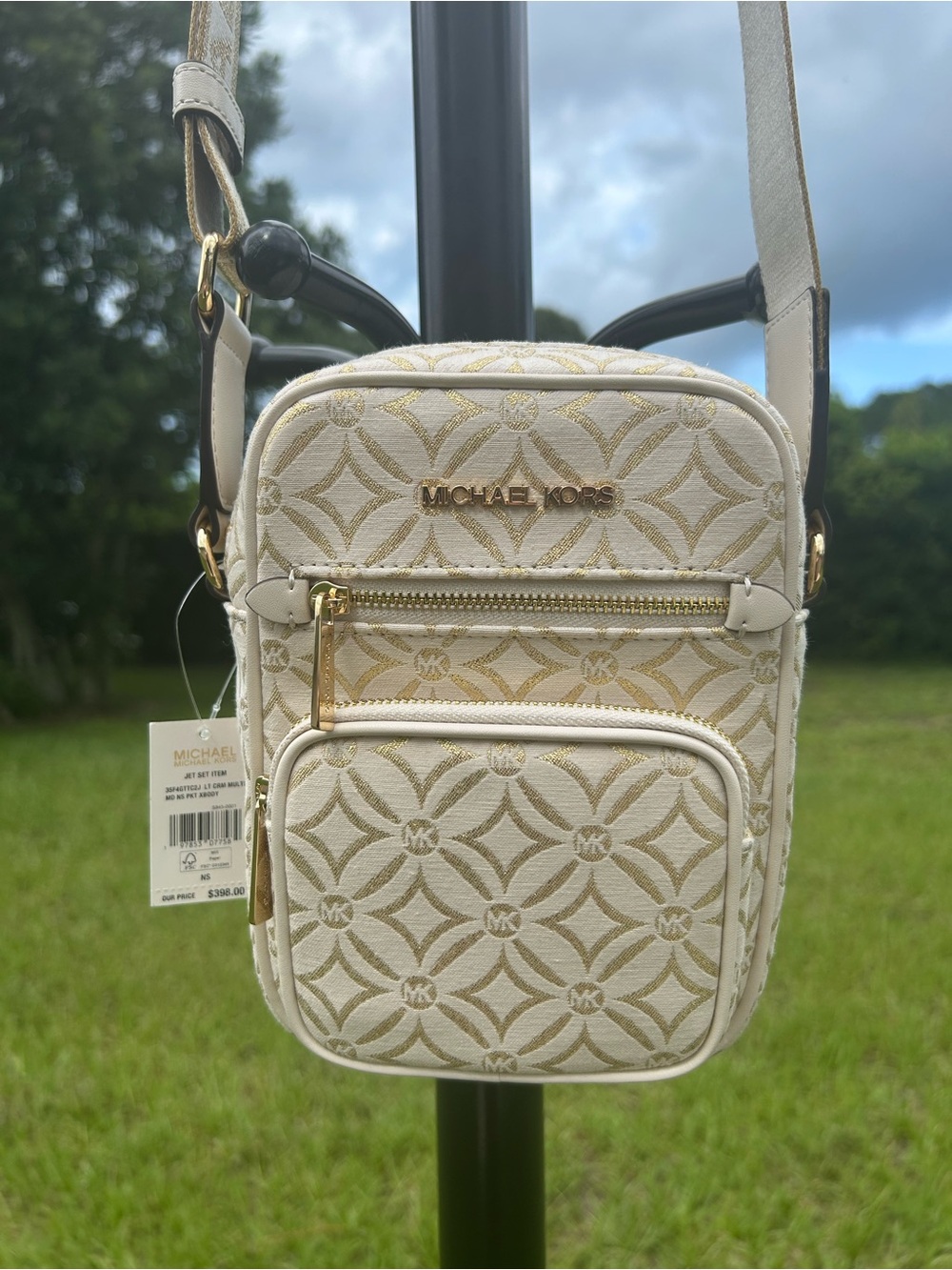 NWT Michael Kors cream & metallic gold crossbody bag Adjustable strap & pockets